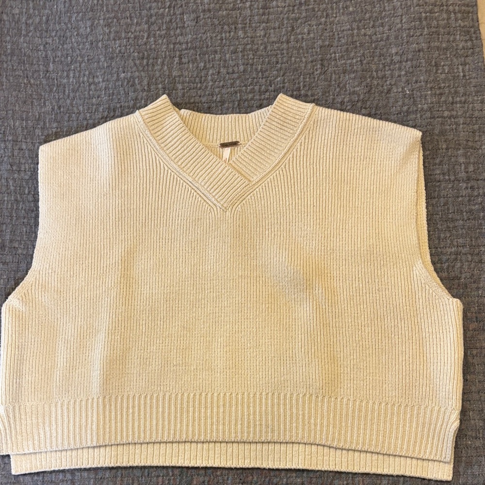 Free People Cropped V-Neck Knit Sweater Vest in Beige